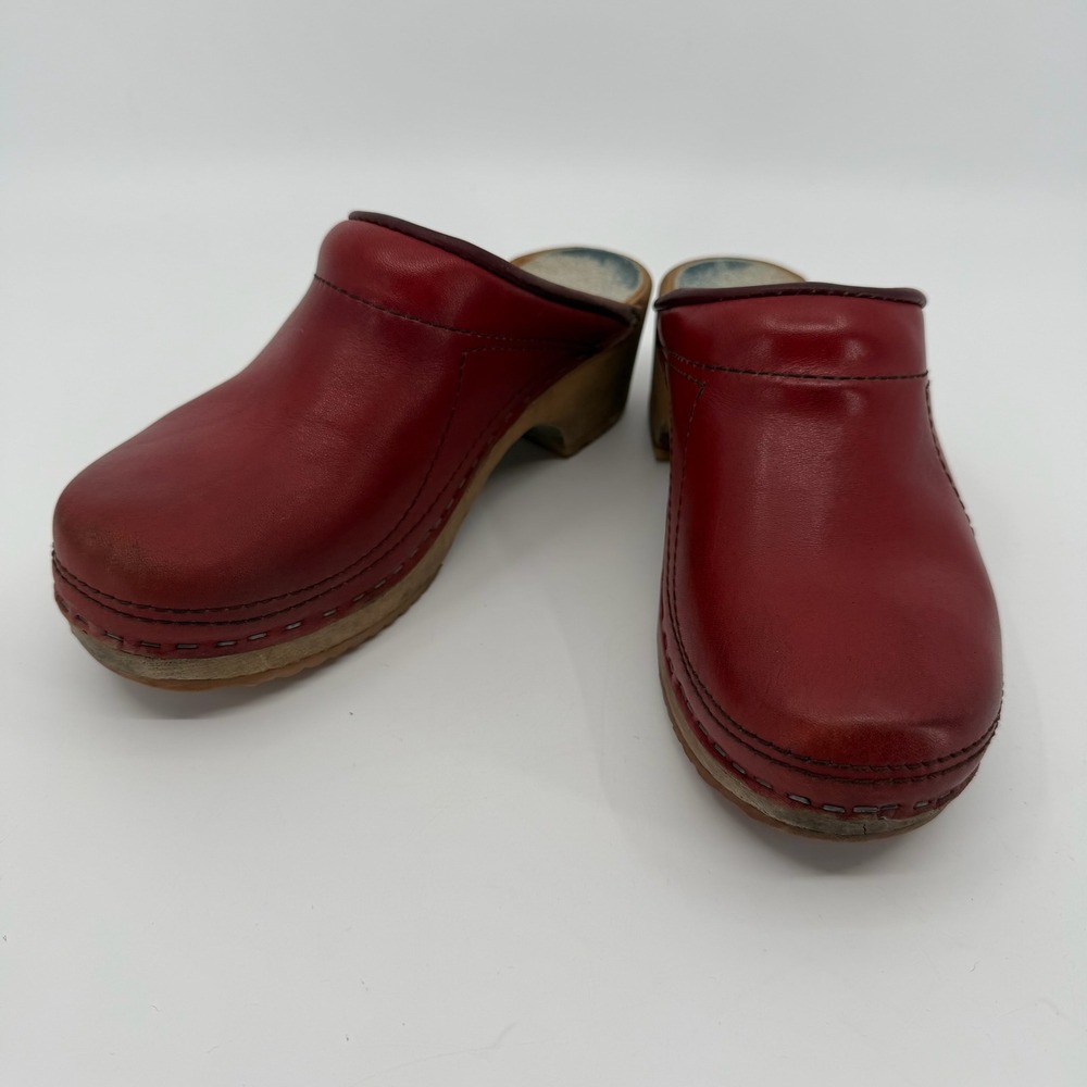 Vtg Lands End Clogs Womens 7 Red Leather Wood Sole Stapled Swedish Style Mules